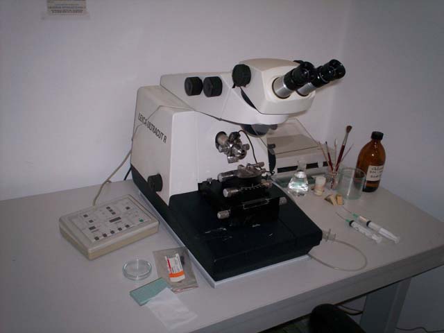 Μικροτόμος Παραφίνης (paraffin microtome) Leica-ultracut-oldmicro